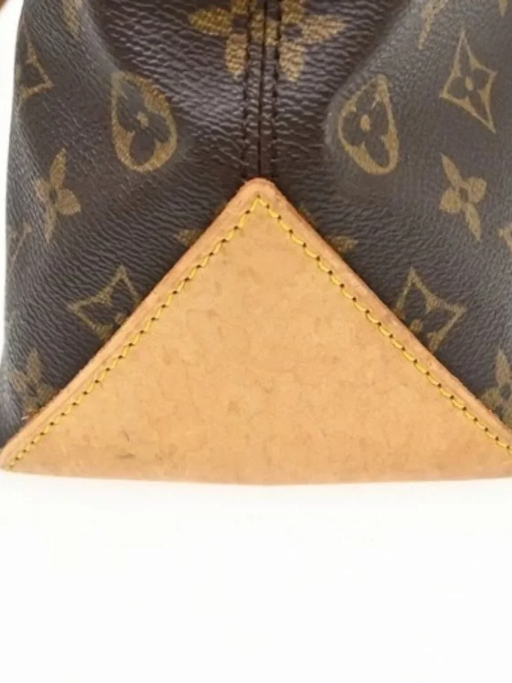 Louis Vuitton outside 	ab
